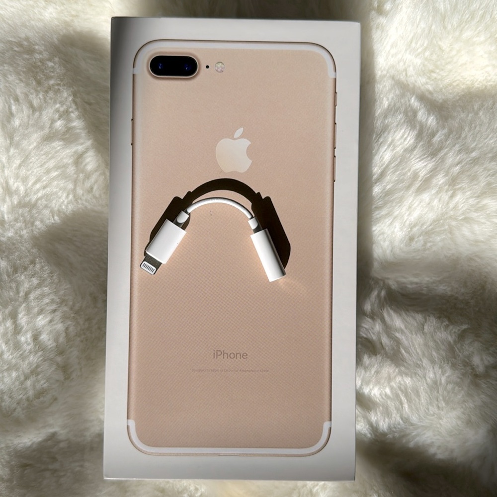 iPhone 7 Plus Lightning to Headphone Jack Adapter